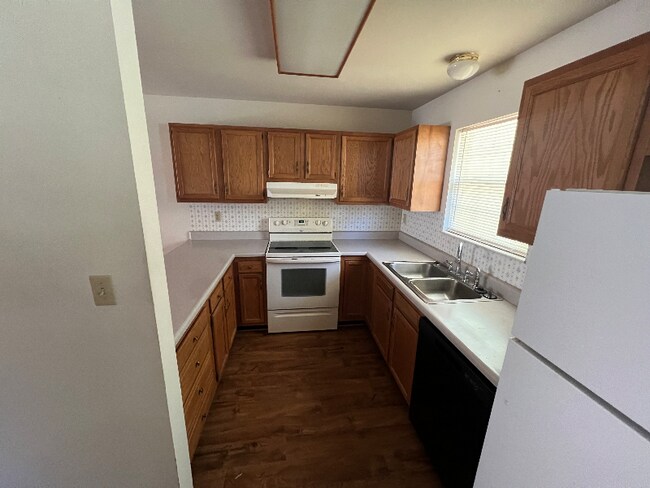 Building Photo - 133 E Hunters Ridge