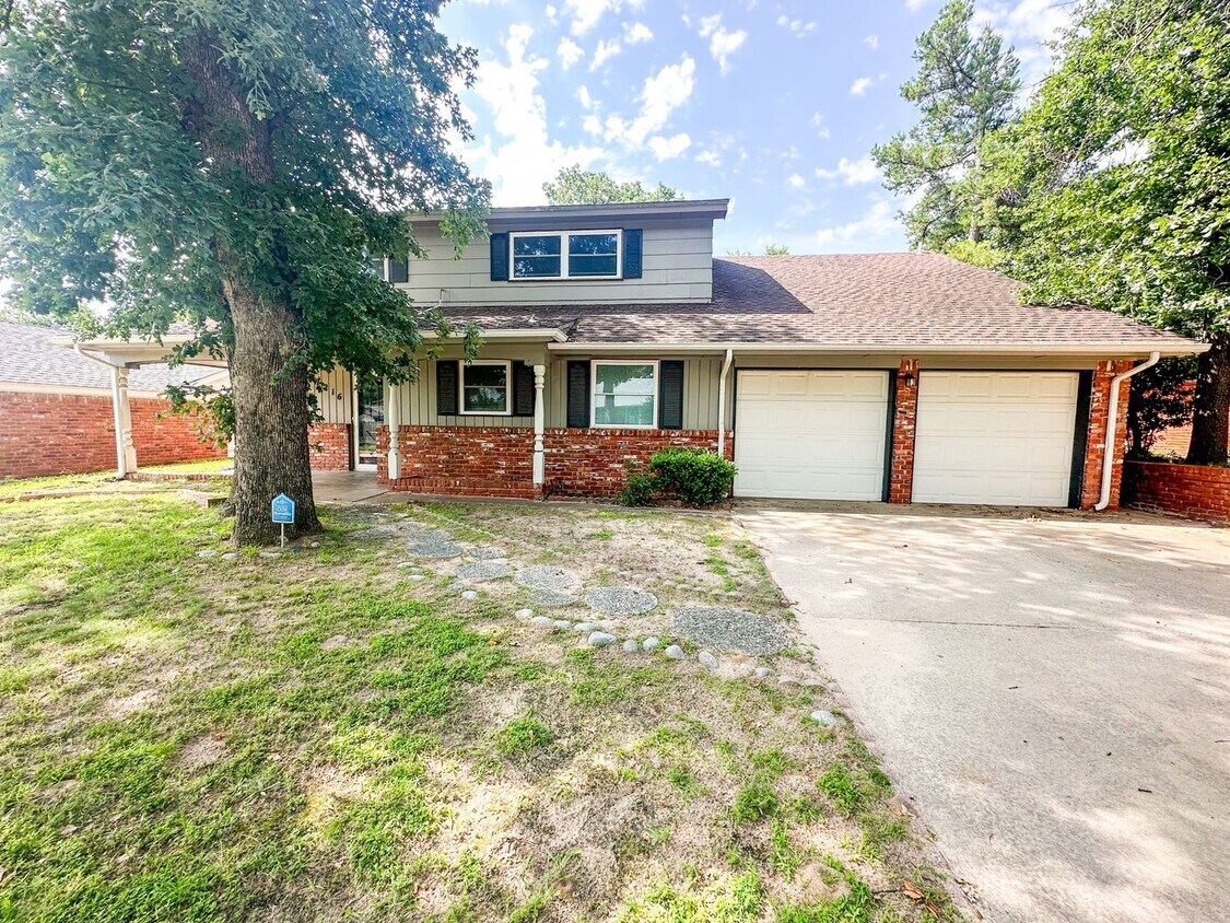 Primary Photo - 3 Bed/2.5 Bath Updated Home!