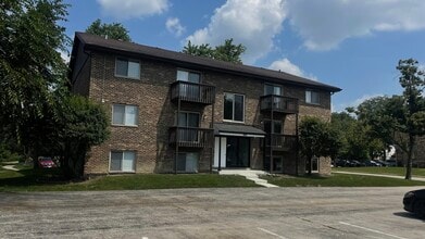 Building Photo - 8310 Woodland Dr