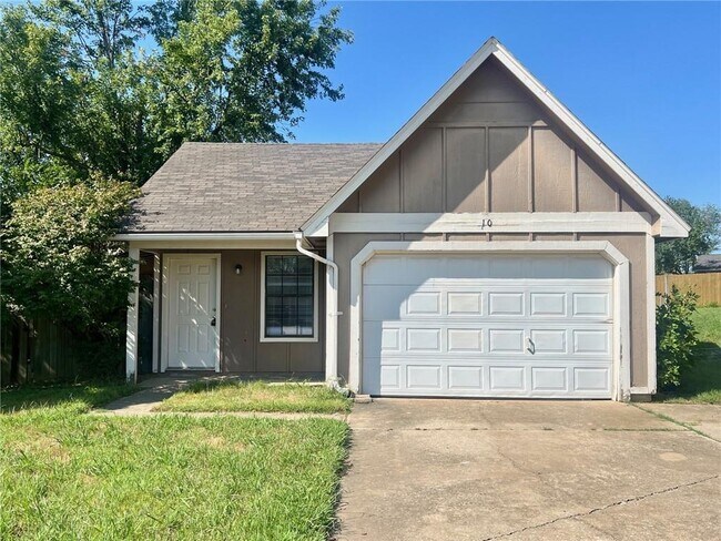 Building Photo - 10 Brookhaven Ct