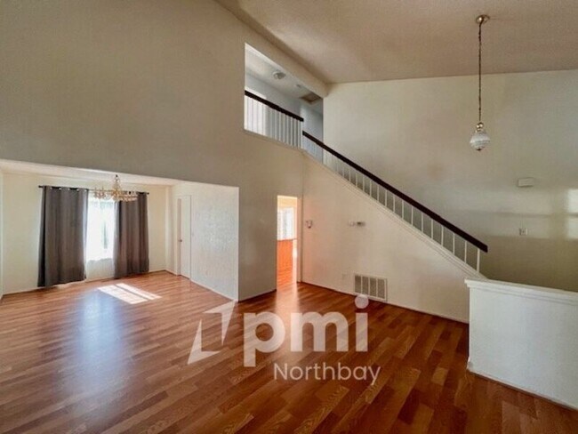 Foto del edificio - 1427 Monitor Ave