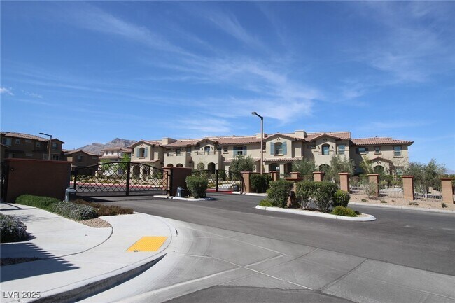 Building Photo - 13 Alamere Falls Dr