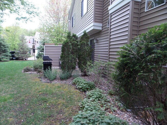 Building Photo - 2701 Autumnwood Ln