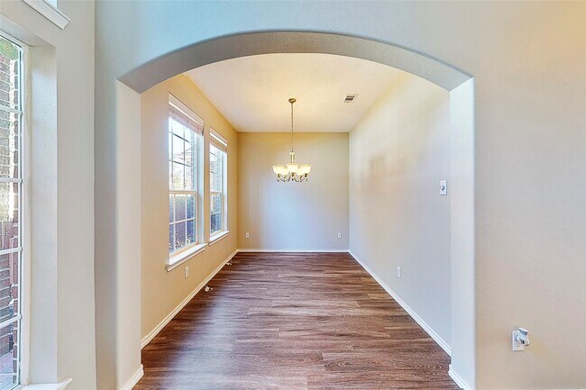 Foto del edificio - 8915 Headstall Dr