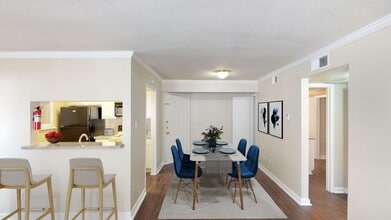 DINING ROOM SPACE W/OPEN BAR - 7979 Westheimer Apartments