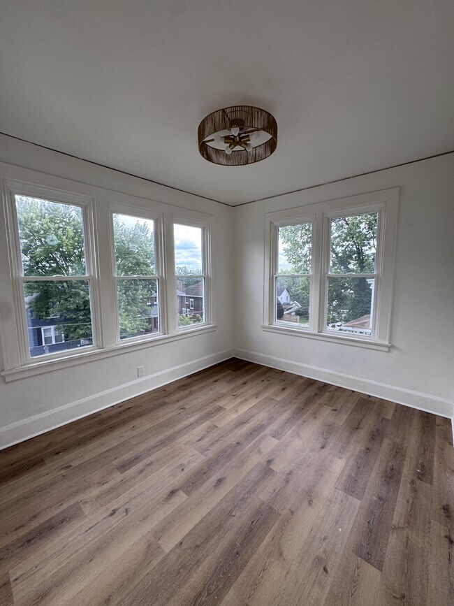 Foto del edificio - 541 Considine Ave