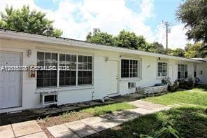 Foto del edificio - 190 NE 90th St