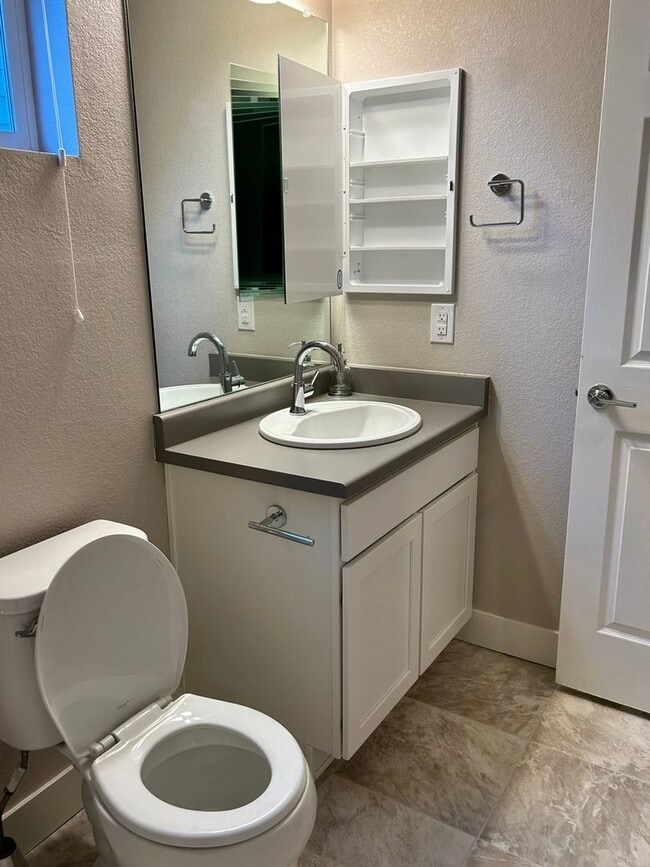 Building Photo - Charming 3BR House in Denver