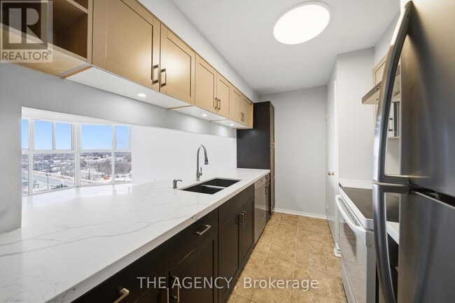 Photo du bâtiment - 90 Dale Ave