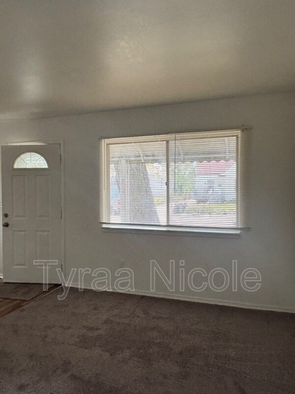 Building Photo - 1737 E Jarvis Ave