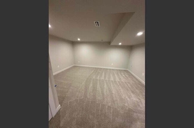 Foto del edificio - 512 Rivers Edge Dr