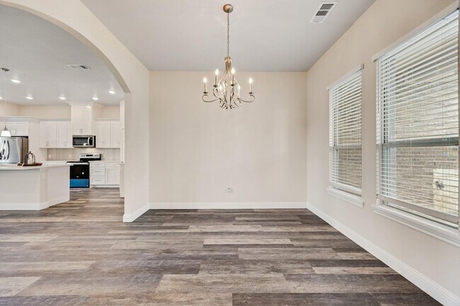 Foto del edificio - 3334 Knight St