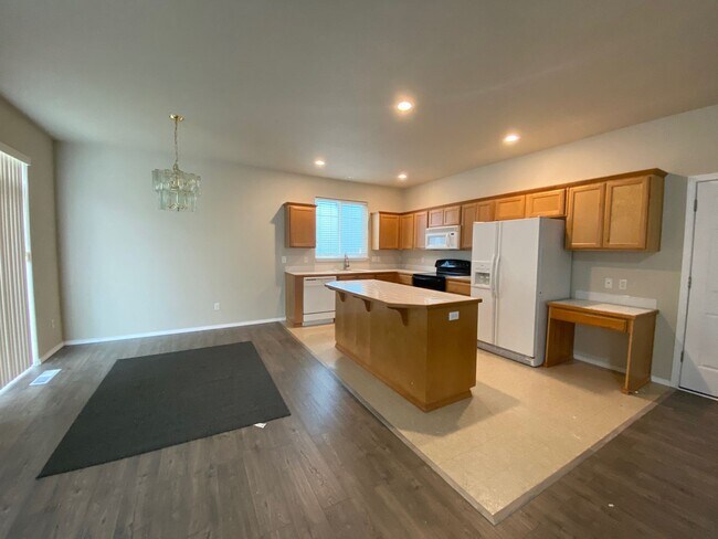 Foto del edificio - 3 Bedroom with Office/Bonus Room Located n...