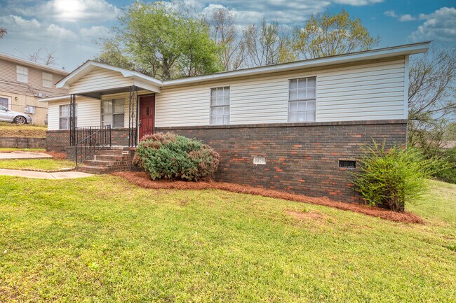 Building Photo - 410 Clio St