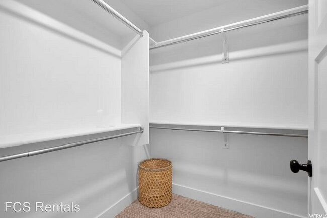 Foto del edificio - 4 br, 4 bath House - 649 East 360 South