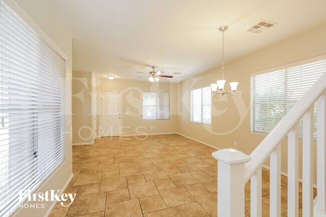 Building Photo - 1909 S Starling Dr