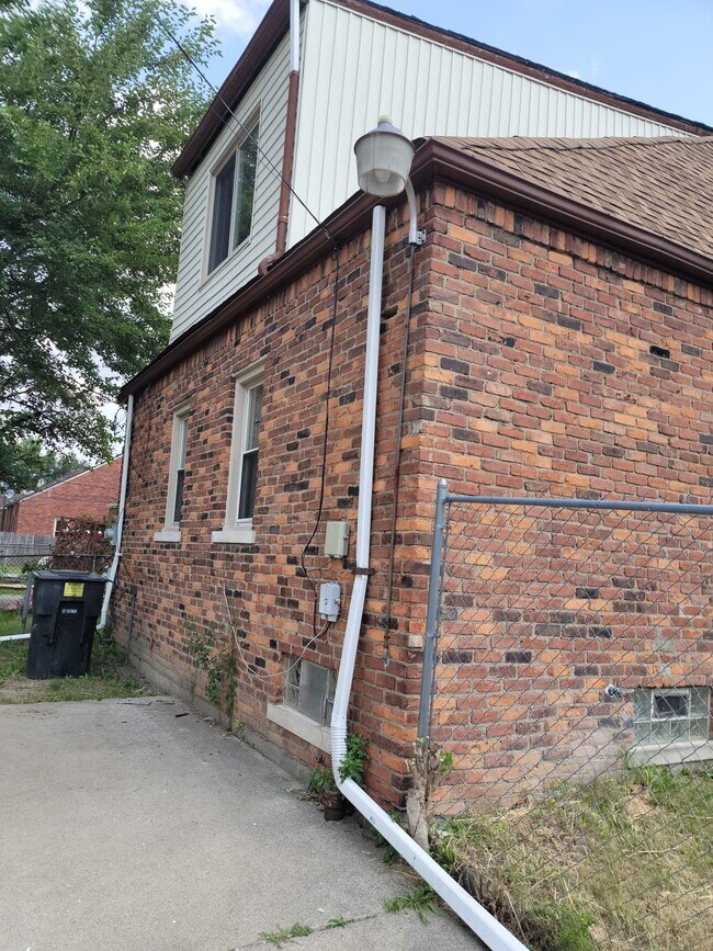 Building Photo - 17303 Murray Hill St