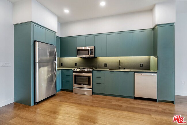 Foto del edificio - 10601 Washington Blvd