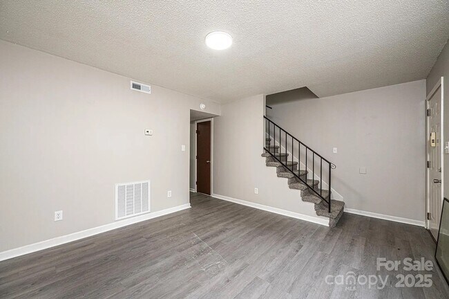 Foto del edificio - 1051 3rd St SE