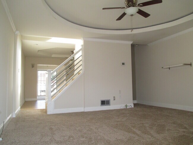 Foto del edificio - Renovated 3 Bedroom Townhome in Violetvill...
