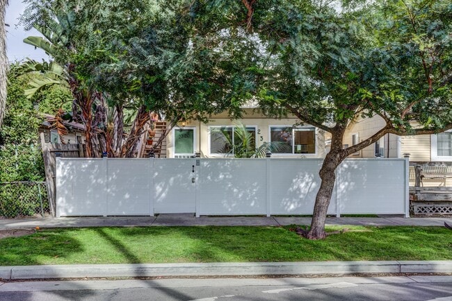 Building Photo - Ocean Avenue Duplex