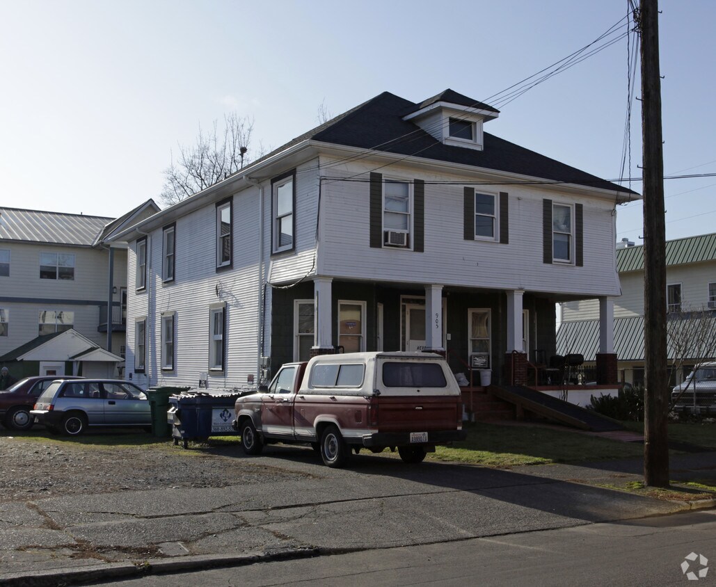 Foto principal - 905 W 13th St