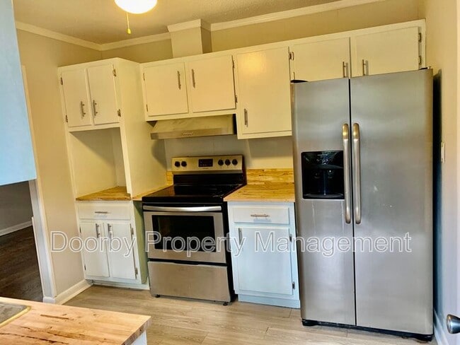 Building Photo - 303 Ridgeway Dr