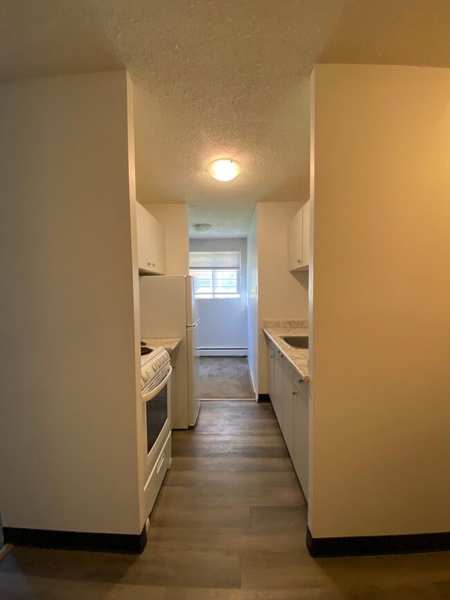 Building Photo - 1 Bedroom Lower-Level Suite in Bankview – Available Immediately