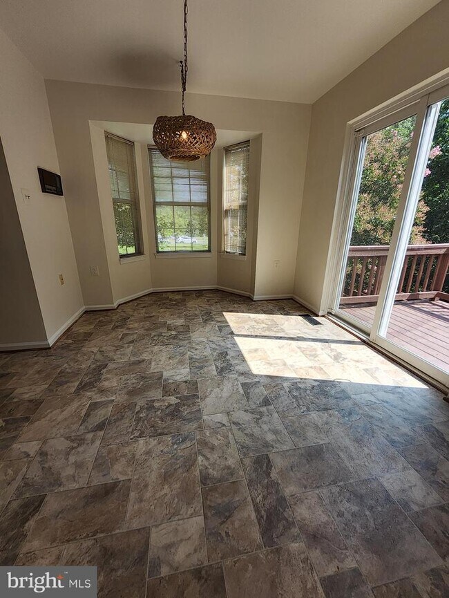 Building Photo - 7801 Brookview Ct