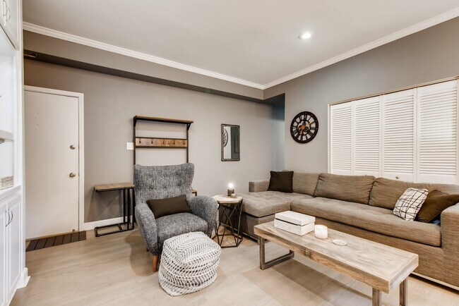 Foto del edificio - 629 W Sheridan Rd