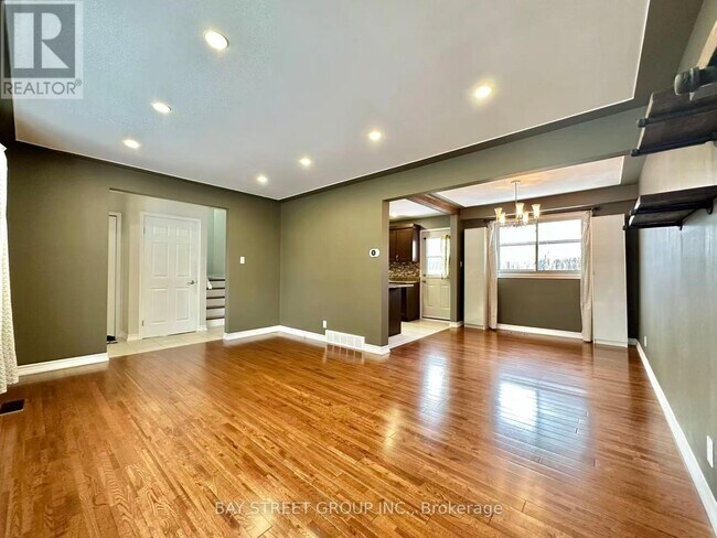 Building Photo - 49 Howland Dr