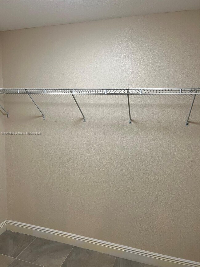 Foto del edificio - 3826 Whitehall Dr