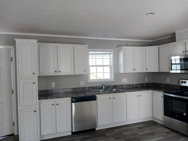 Building Photo - 80 Poppy Dr