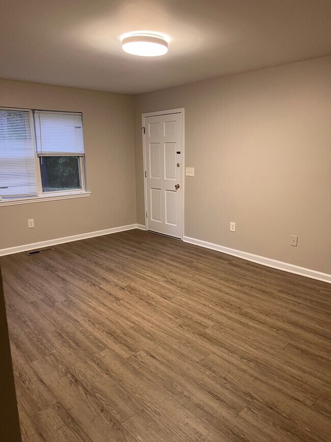 Living Room - 1133 White Oak Dr House