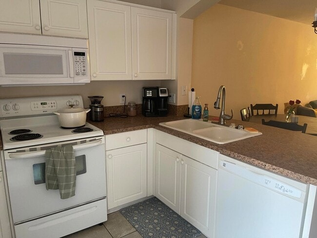 Building Photo - 1070 Luminary Cir