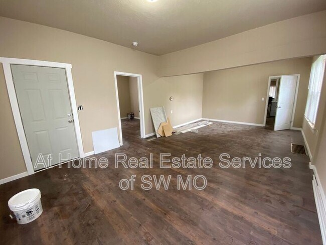 Building Photo - 428 W Lombard St