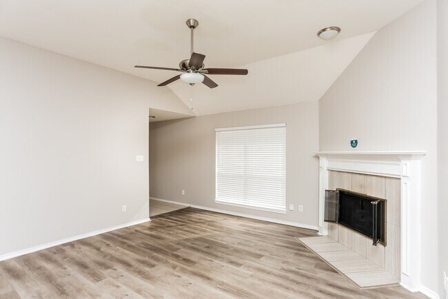 Building Photo - 822 Astaire Ave