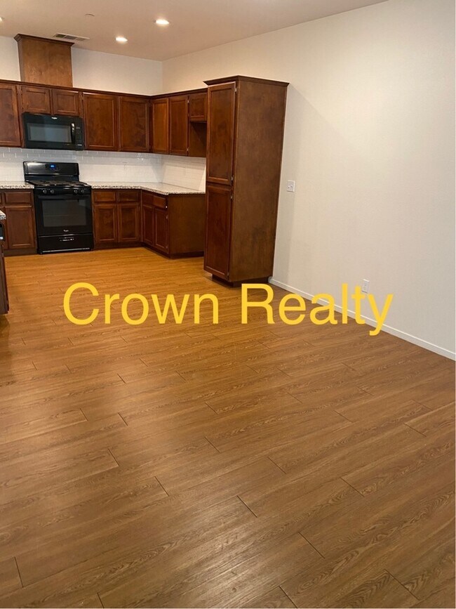 Foto del edificio - Newer 3/2 Town Home - Porterville