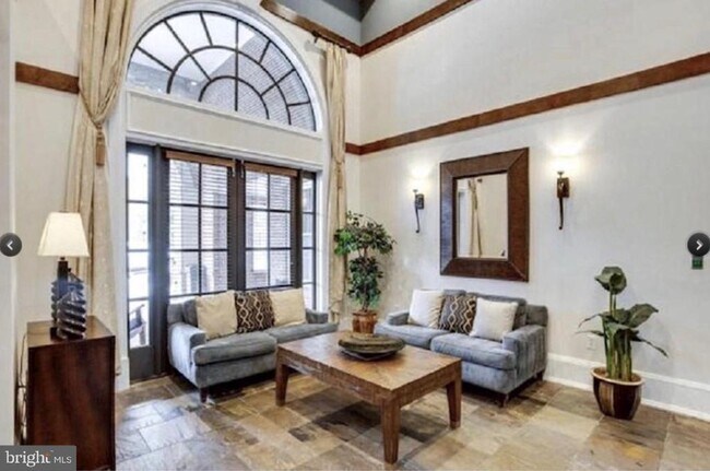 Foto del edificio - 2465 Army Navy Dr