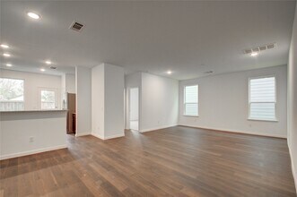 Building Photo - 10123 Clearwick St