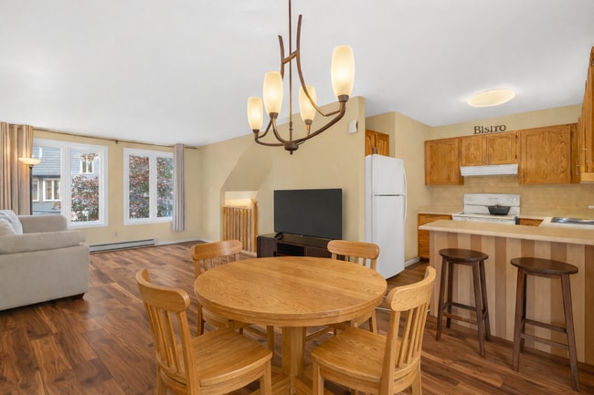 Building Photo - 10 Baker St