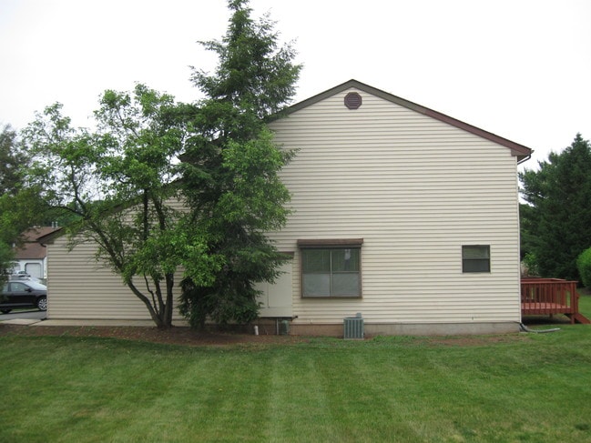 Building Photo - 138 Locust Ct