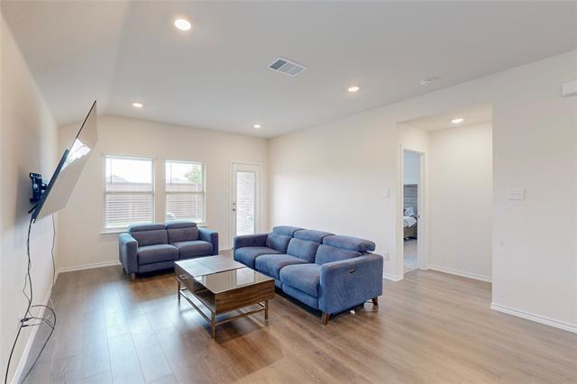 Foto del edificio - 2544 Russell St