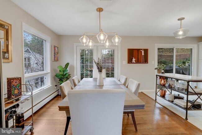 Foto del edificio - 3710 Lorcom Ln