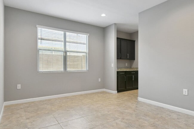 Foto del edificio - 29826 W Whitton Ave