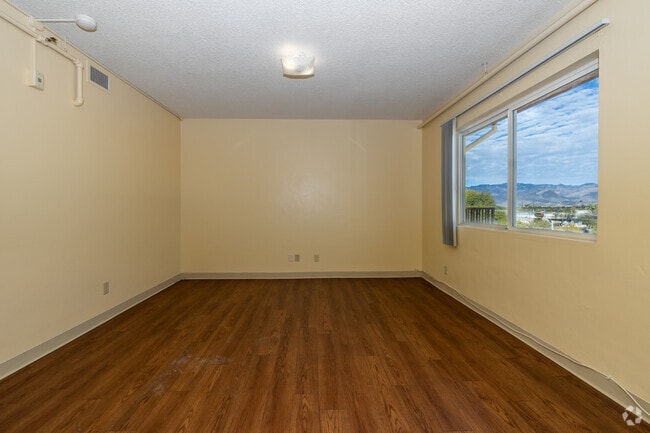 1BR, 1BA - 548SF - Bedroom - Catalina Village Apartments