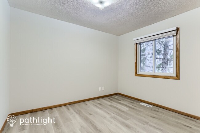 Foto del edificio - 1703 Nokia Way, Eagan, MN, 55122