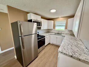 Building Photo - 3617-3623 Butternut Dr