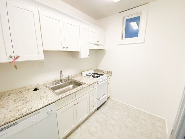 Foto del edificio - 1BD/1BA on Audubon Park, with Off street p...