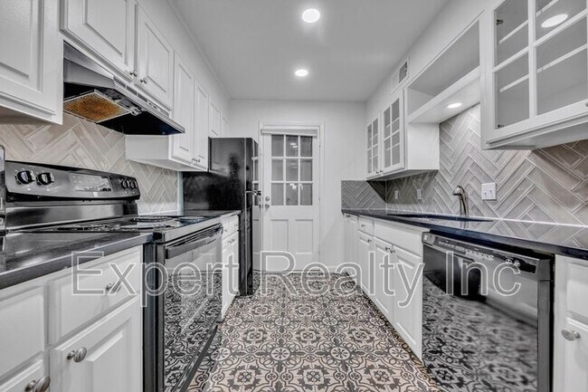 Foto del edificio - 2076 Montreat Cir